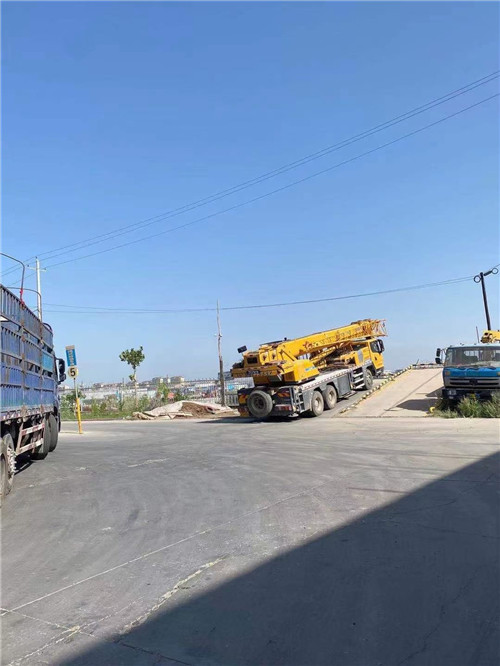 黑龙江25吨吊车的租赁价格大概是多少？